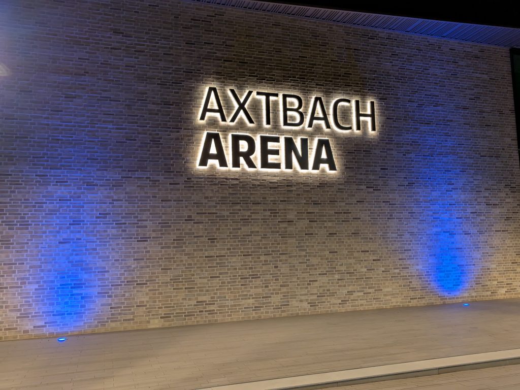 Beleuchtets Logo Axtbach Arena